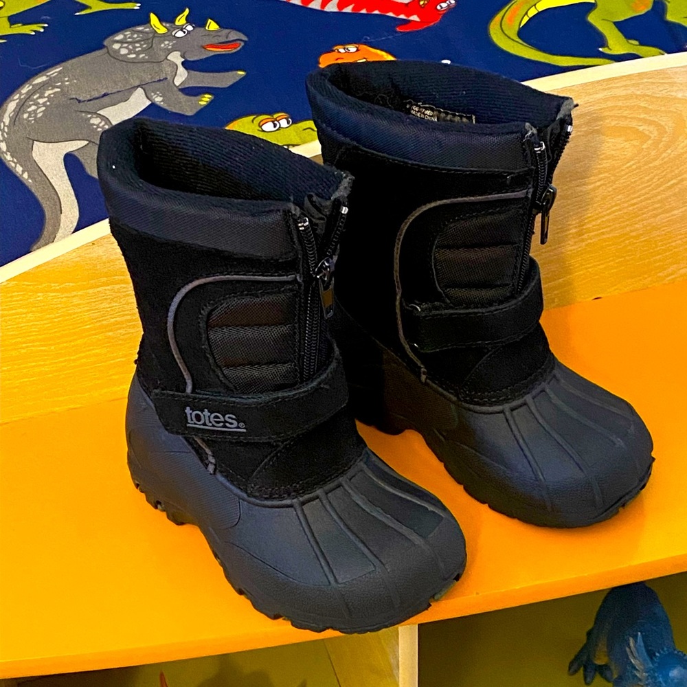 Totes, snow boots, little boys
